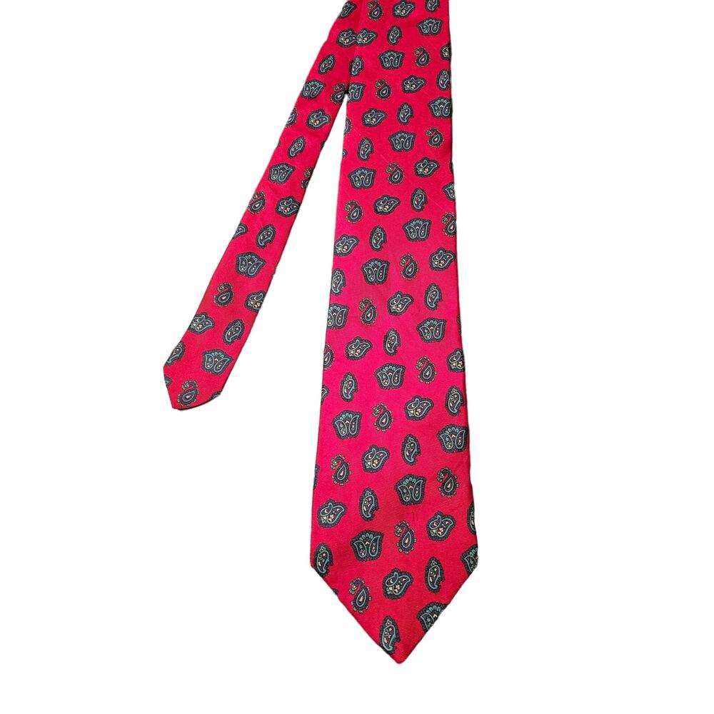 VTG Hanover St. Red, green and blue‎ paisley 100% silk tie